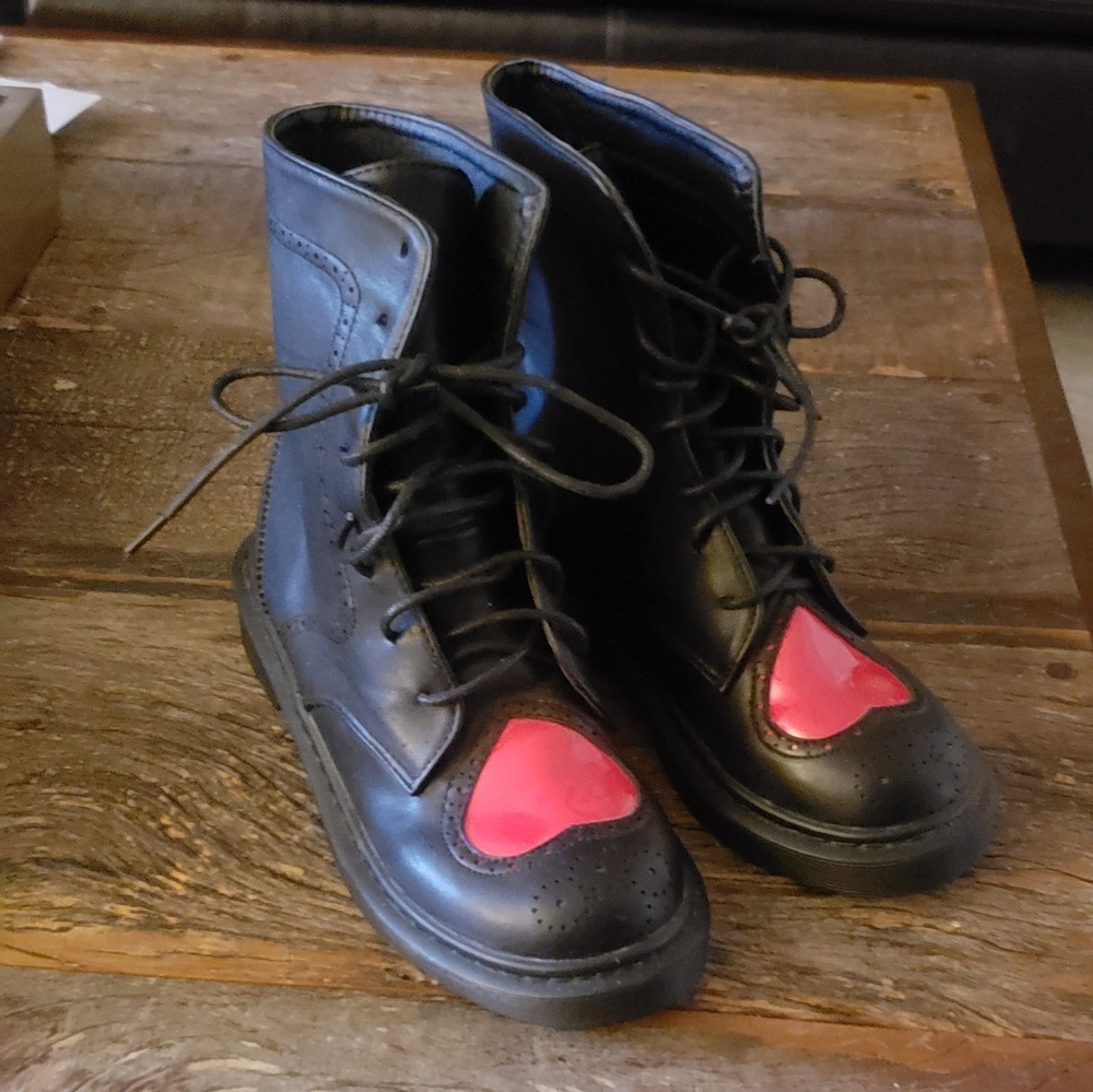Combat boots